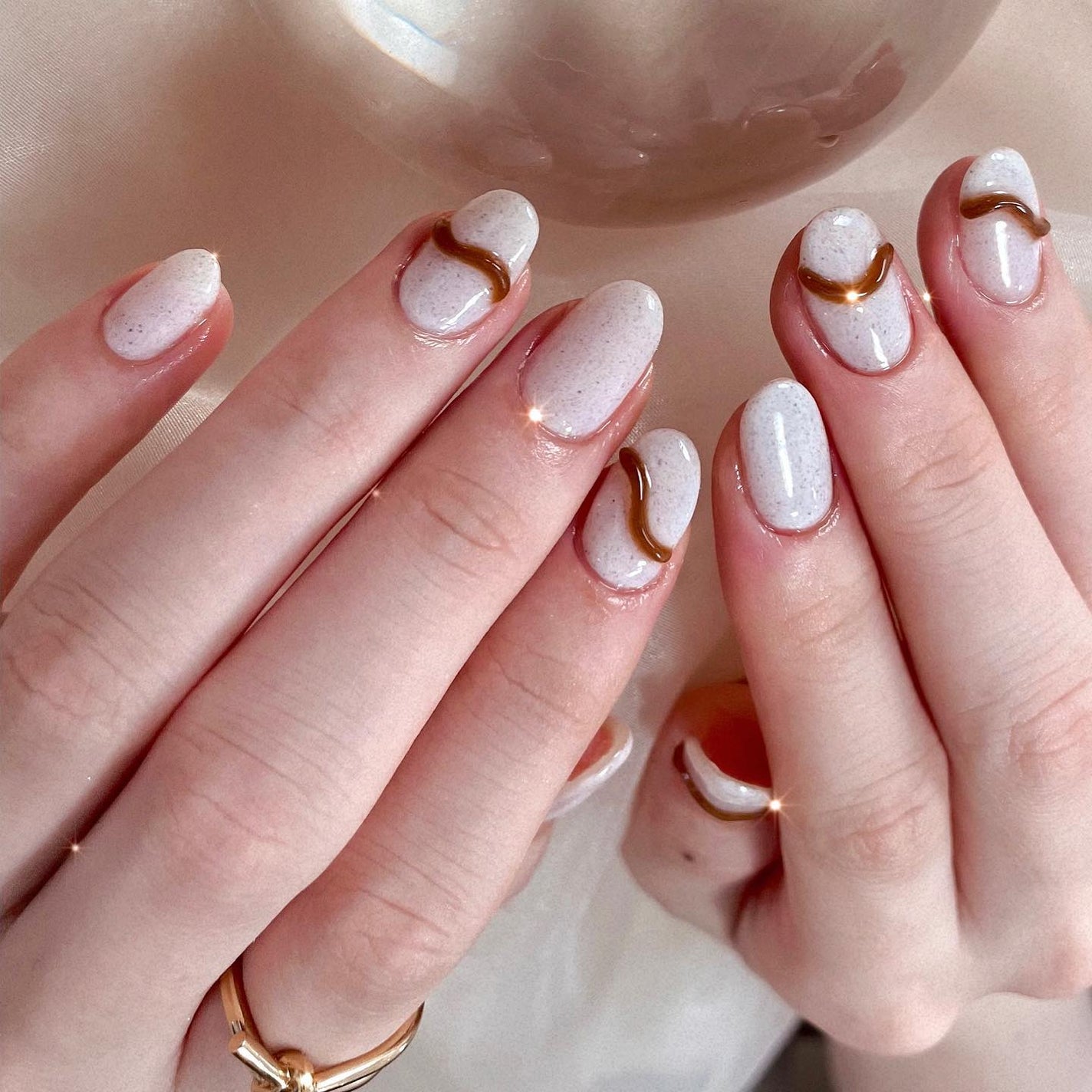 ayaaa0927 on LIPS 「⌇うねうね𝘣𝘳𝘰𝘸𝘯♥淡色女子さんにお似合いな ちょい癖デザ..」(1枚目)