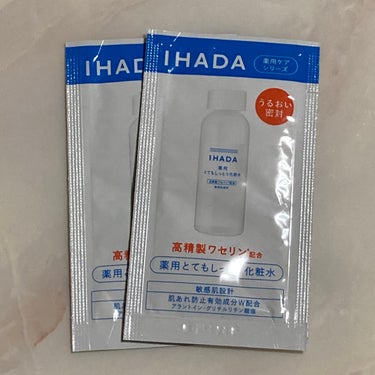 IHADA
薬用ローション とてもしっとり

とてもしっとり、とあったのでとろみの強い化粧水かと思いましたが、サラッと水のように軽いテクスチャーの化粧水でした。伸びも良く、軽い付け心地なので重ね付けして