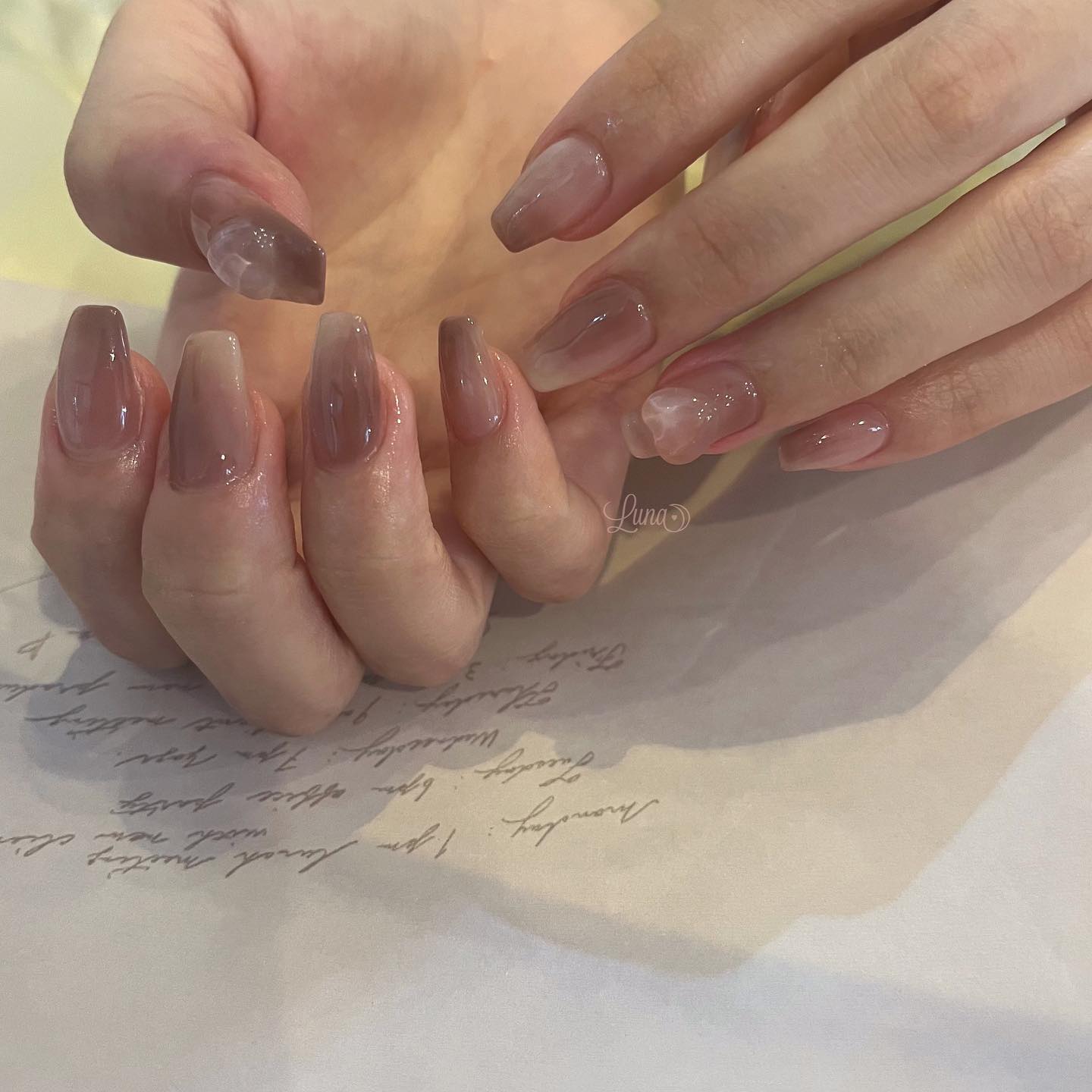 #ジェルネイル,#ワンカラーネイル,#ニュアンスネイル,#うるうるネイル,#ちゅるんネイル,#シンプルネイル,#パーツネイル,#透け感ネイル,#クリアネイル,#ぷっくりネイル,#ちぐはぐネイル,#韓国ネイル,#チークネイル,#うるつやネイル,#フレンチガーリーネイル,#ハートネイル,#ブラウンネイル,#ベージュネイルのネイルデザイン