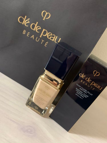 
clé de peau BEAUTÉ

タンフリュイドエクラ ナチュレル

ピンクオークル00



新作のツヤタイプのファンデです。
程よいツヤ感です。
もちもよかったです。