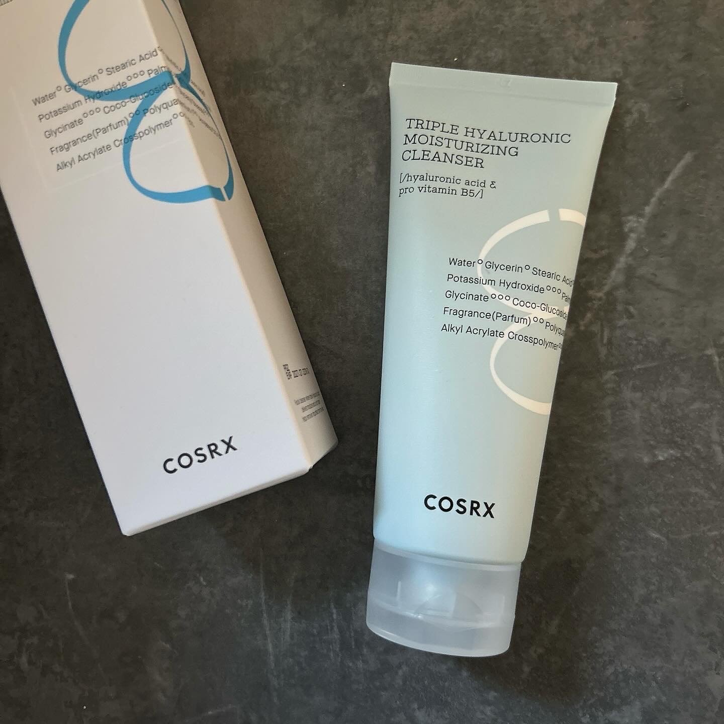 .
cosrx
Hydrium Triple Hyaluronic Moisturizing Cleander

＼オンラインにてロングセラー中✨／
✅3種のヒアルロン酸とD-パンテノール植物由来の界面活性剤でしっとり、マイルドなクレンザー