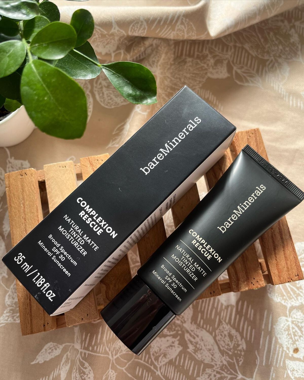 cherry on LIPS 「スキンケア効果を持つ多機能ベース、ベアミネラルの「CRティンテ..」(4枚目)