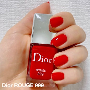 ディオール ヴェルニ メモ🐱


最近爪が欠けて短くなってしまったので真っ赤なネイルにしてみました✨

Dior 999『ROUGE』
1度塗り

何年も前に買ったもので少し固まっていましたが薄め液で復