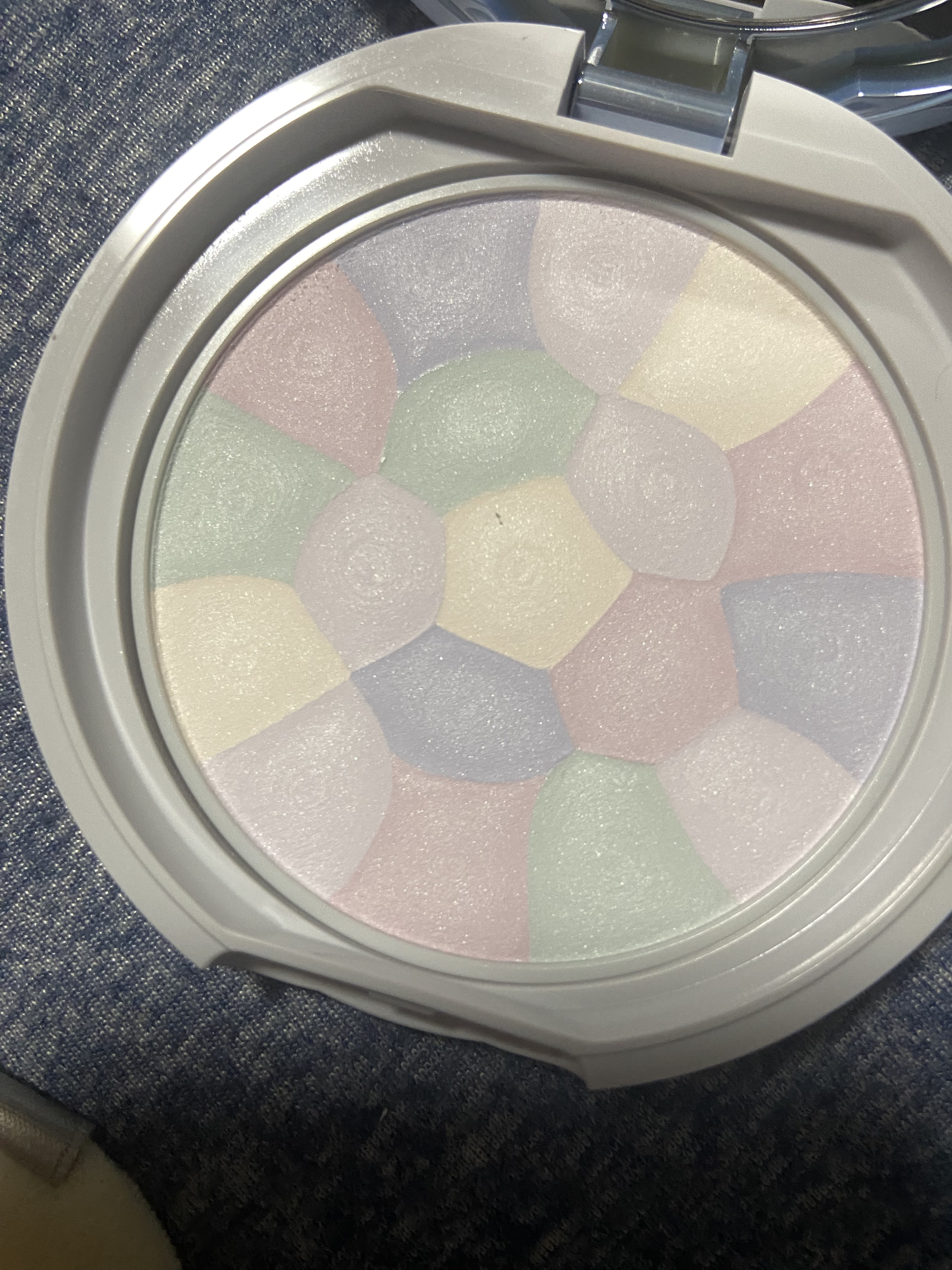 イルミネイティングフィニッシュパウダー　～Abloom～/キャンメイク/プレストパウダーを使ったクチコミ（2枚目）