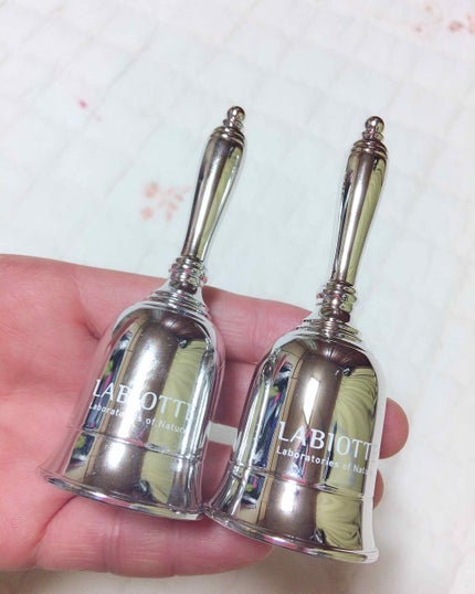 LABIOTTE モメンティーク タイムシャドウのクチコミ「ラビオッテ(韓国)
モメンティック ハンドベル
リキッドライナーグリッター
✨ゴルドピーチ
.....」(1枚目)