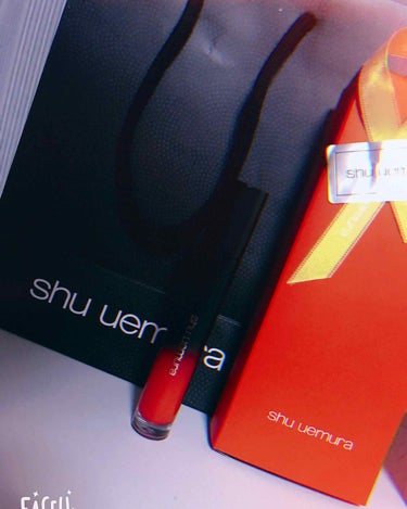 久しぶりの投稿☺︎

友達からプレゼントで貰った"shu uemura"
（シュウウエムラ）のマットシュプリア01が
発色がすごくいいしティントっぽいから結構
長持ちする！！上からグロス塗っても
全然可