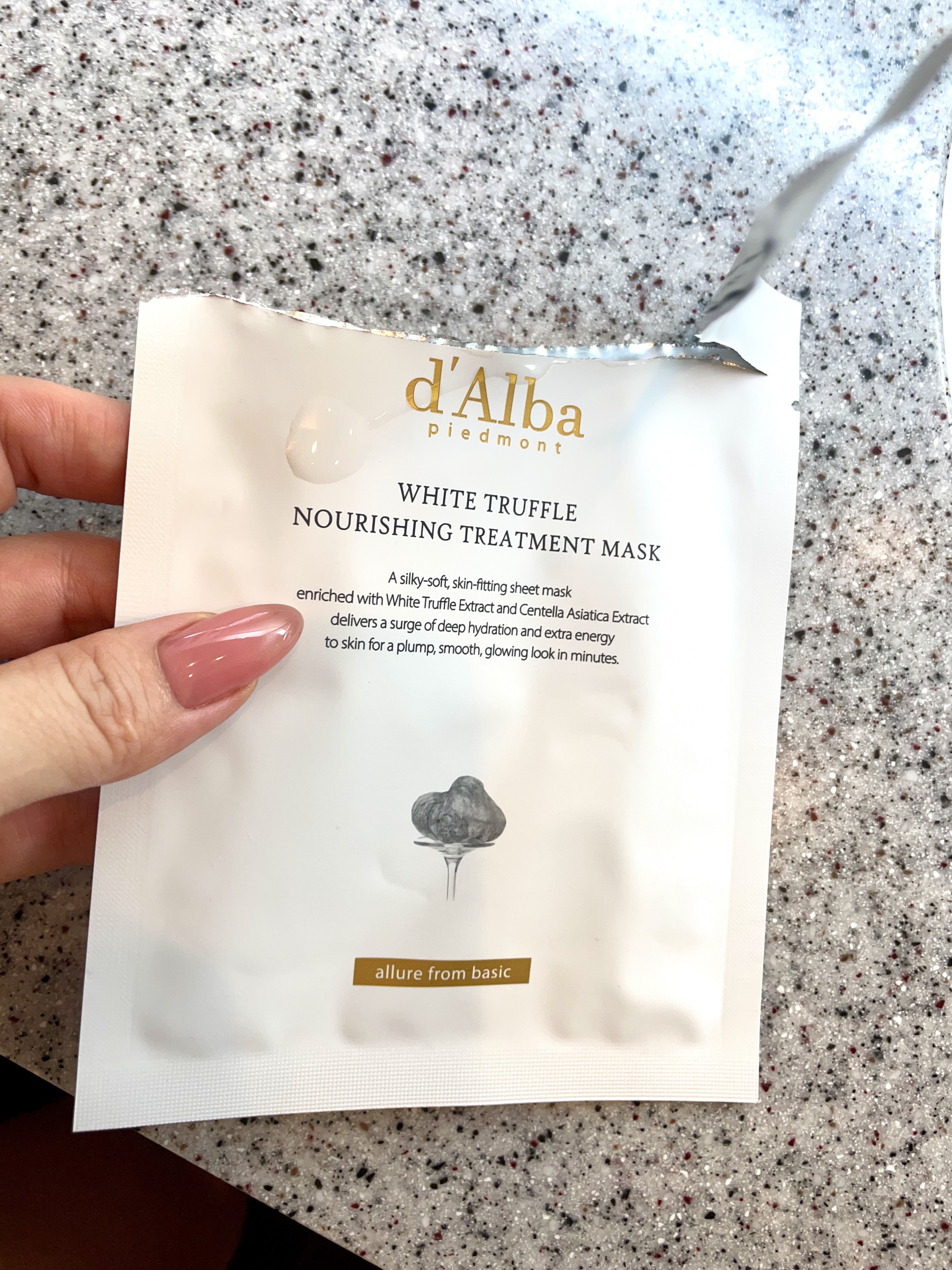 ホワイトトリュフナリシングトリートメントマスク/ダルバ/シートマスク・パックを使ったクチコミ（3枚目）