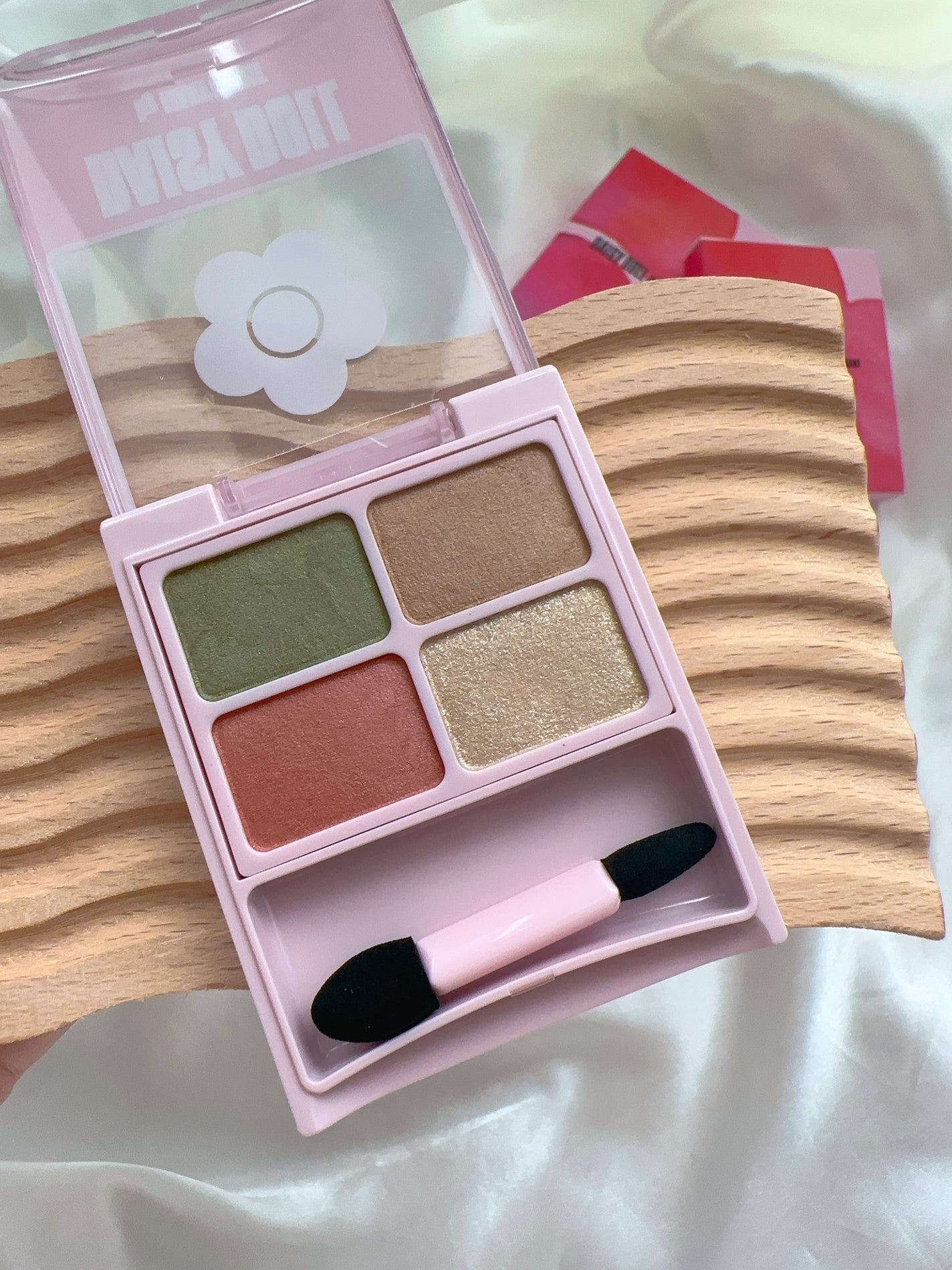 デイジードール アイカラー パレット/DAISY DOLL by MARY QUANT/アイシャドウパレットを使ったクチコミ(4枚目)