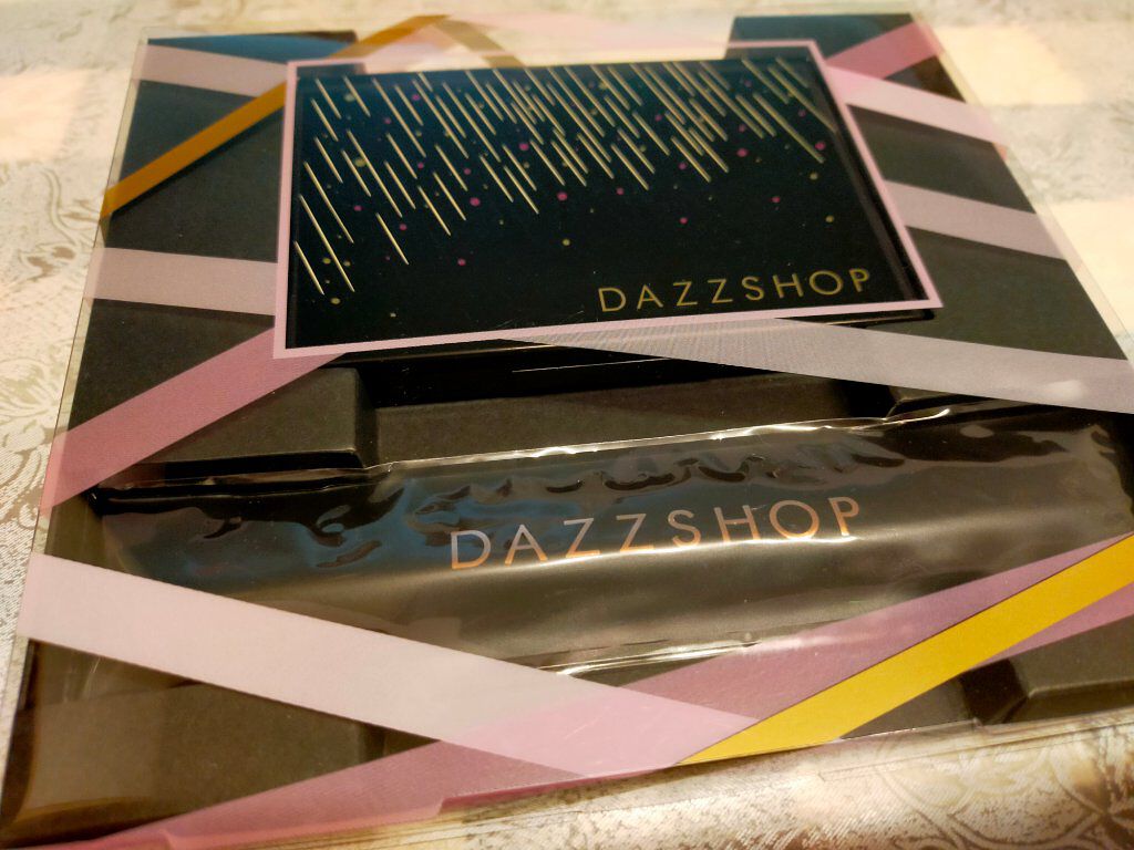 DAZZSHOP 2021 HOLIDAY COLLECTION HOLIDAY EYESHADOW PALETTEのクチコミ「▷DAZZSHOP 2021 HOLIDAY COLLECTION HOLIDAY EYESH.....」（1枚目）