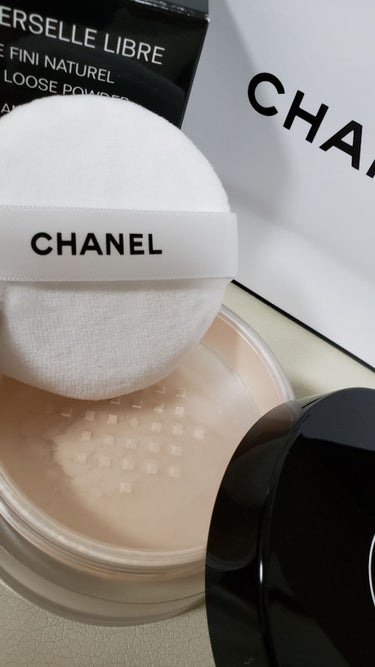 CHANEL プードゥル ユニヴェルセル リーブルのクチコミ「先日から連投している、CHANEL購入品は、こちらで最後です。
こちらは、フェイスパウダーです.....」（2枚目）