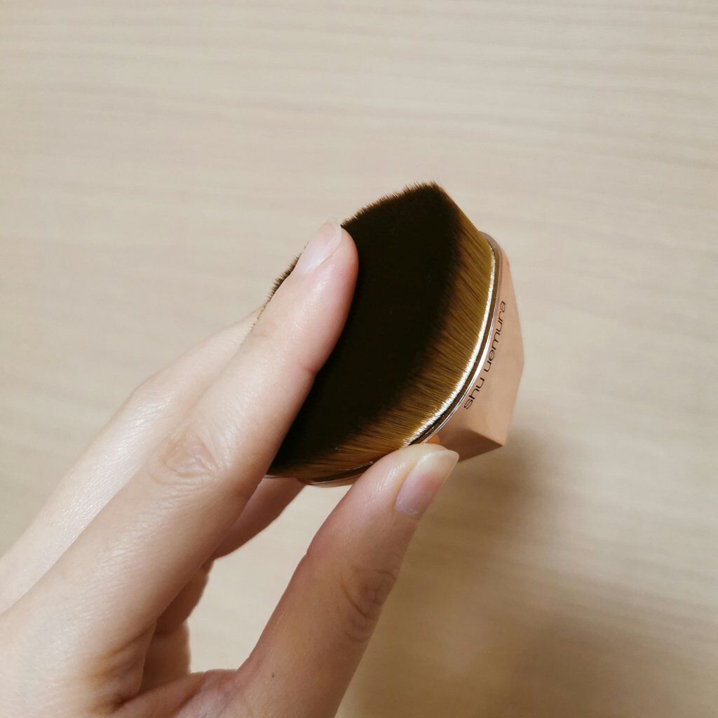ペタル 55 ファンデーション ブラシ/shu uemura/メイクブラシを使ったクチコミ（3枚目）