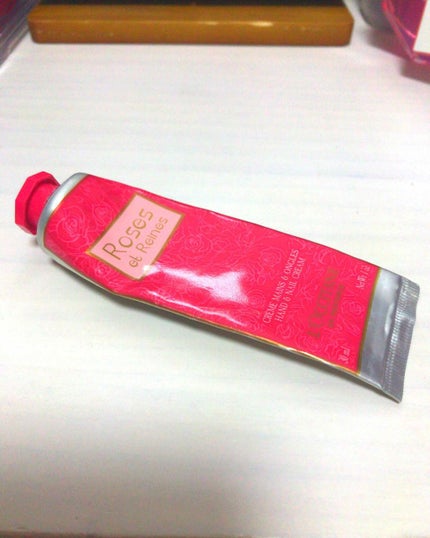 ローズ ベルベットハンド&ネイルクリーム/L'OCCITANE/ハンドクリームを使ったクチコミ(1枚目)