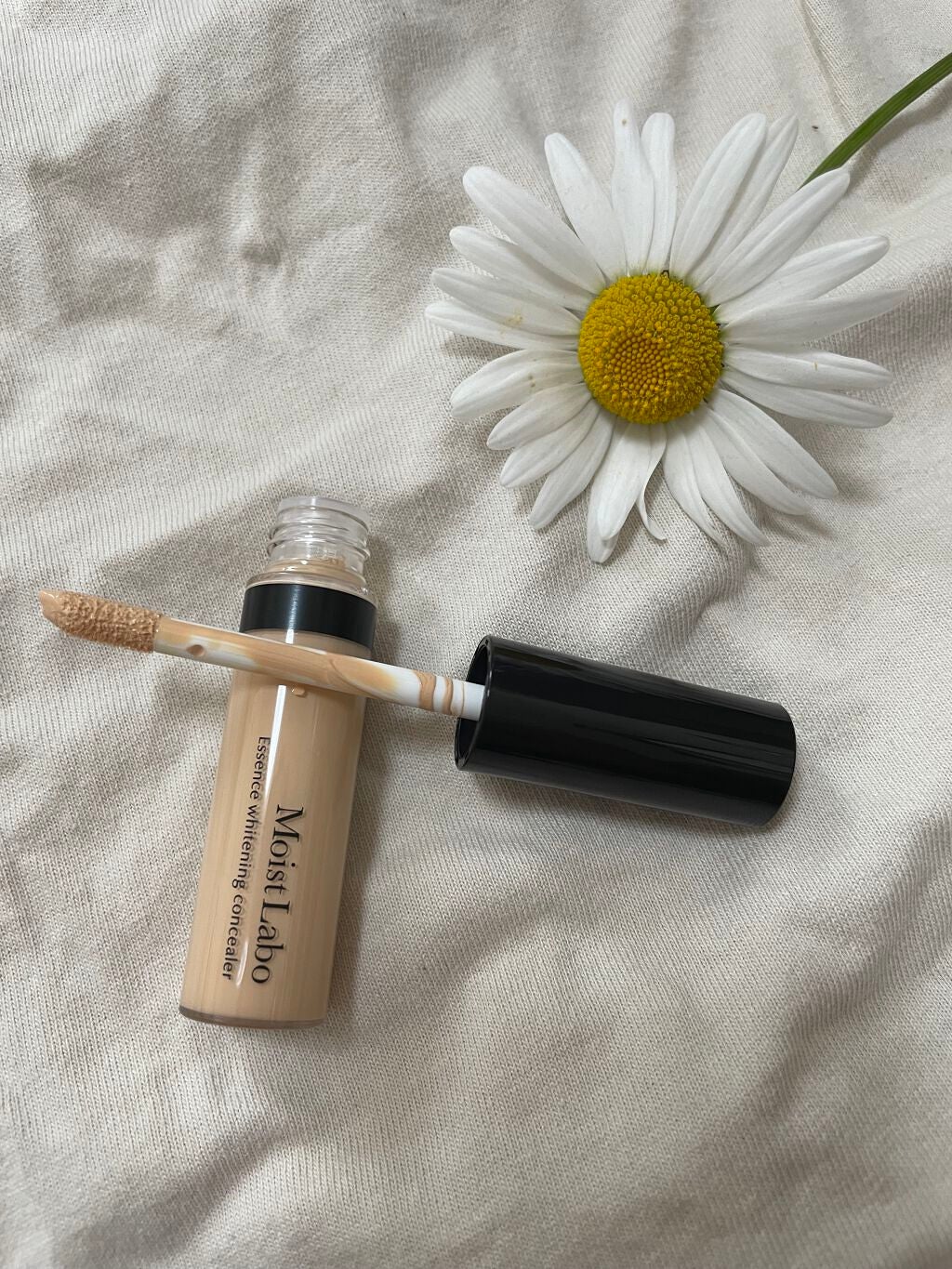 モイストラボ エッセンス薬用美白コンシーラー/Moist Labo/リキッドコンシーラーを使ったクチコミ(1枚目)