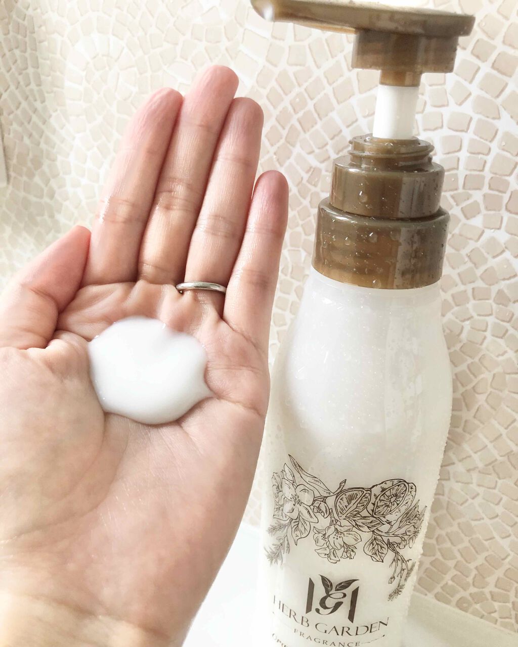 ハーバニエンス シャンプー・コンディショナー(ジャスミン＆ベルガモット)/HERBANIENCE/市販シャンプーを使ったクチコミ（3枚目）