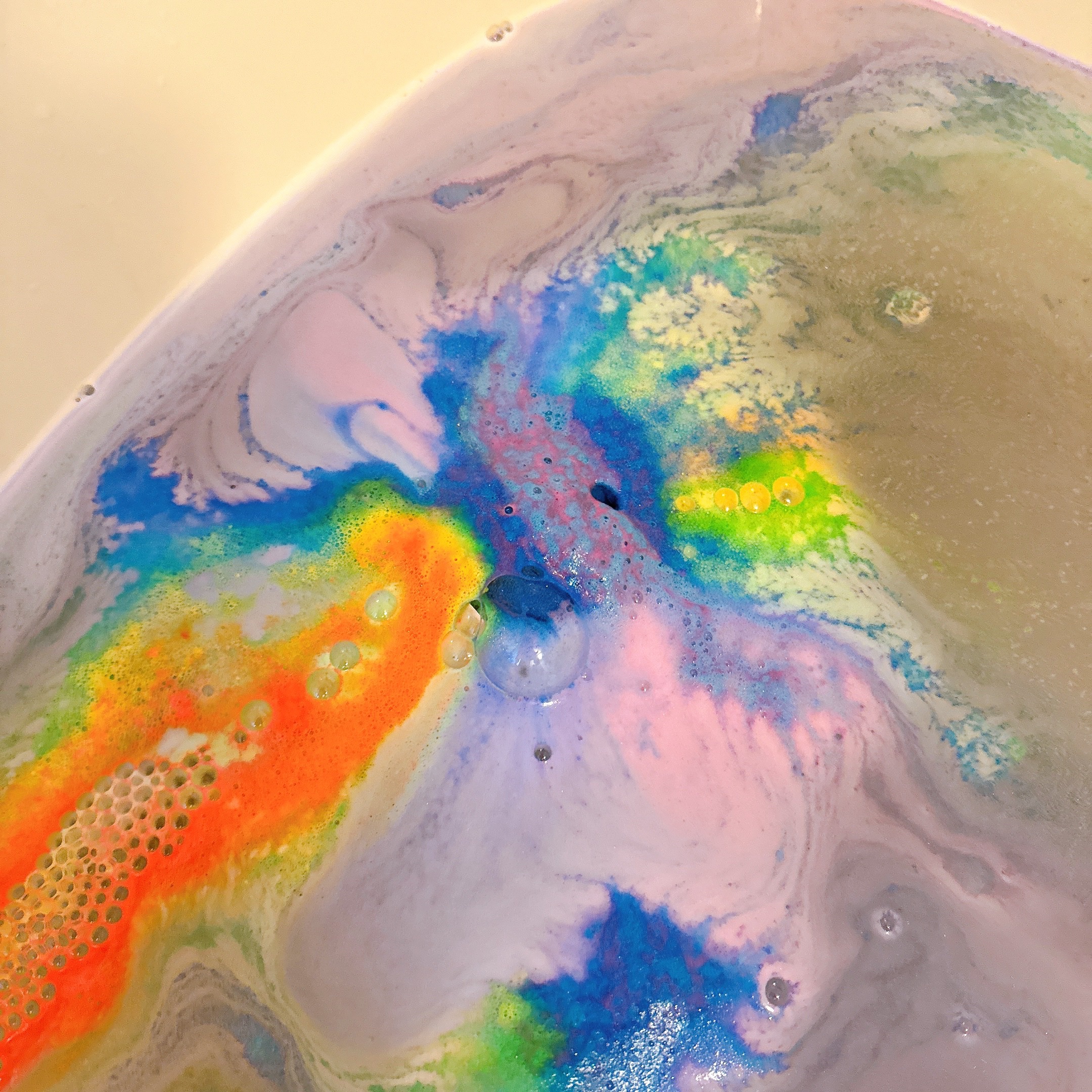 ダイバーシティ(バスボム)/ラッシュ/炭酸系入浴剤を使ったクチコミ（2枚目）