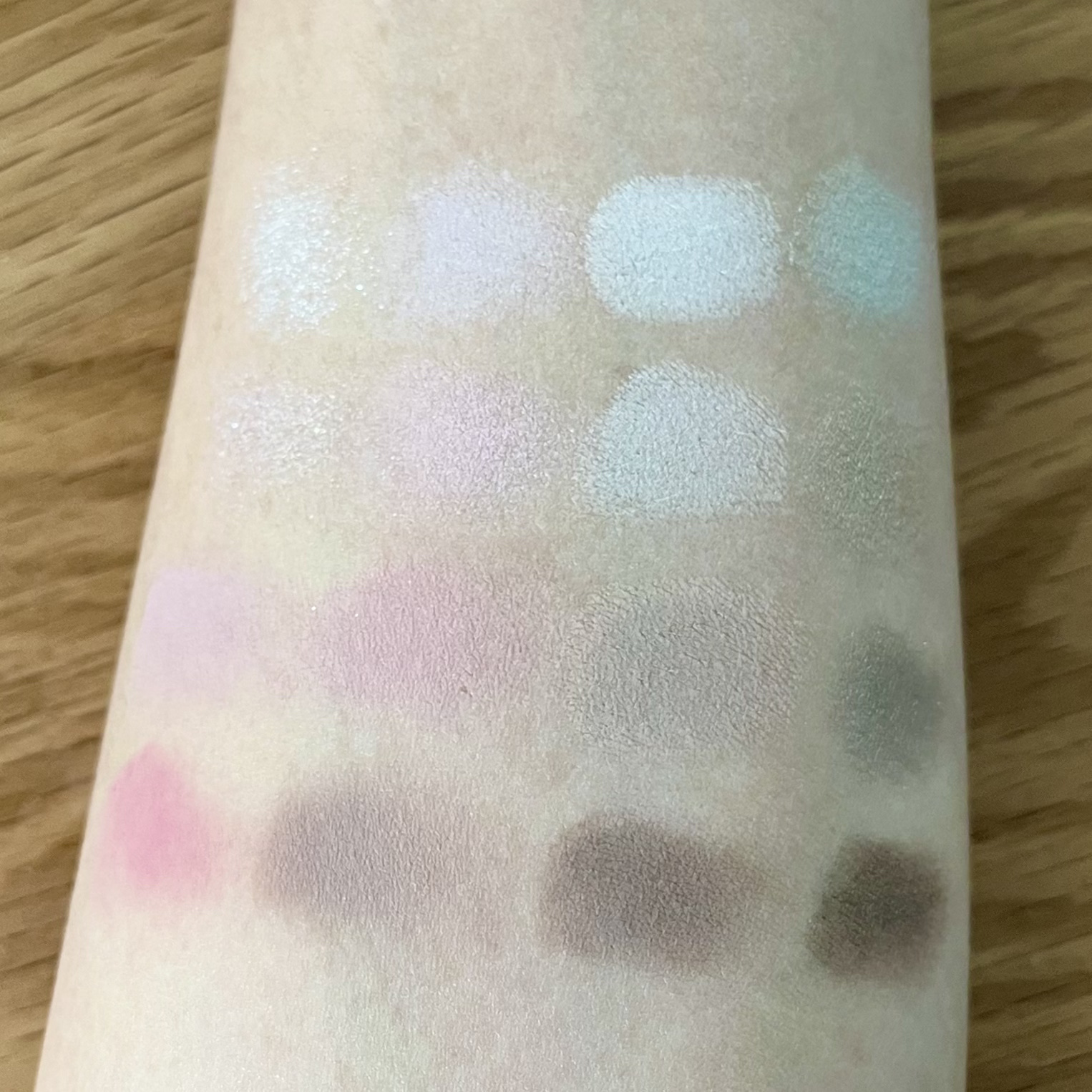 ソフトブラーリングアイパレット/wakemake/アイシャドウパレットを使ったクチコミ（2枚目）