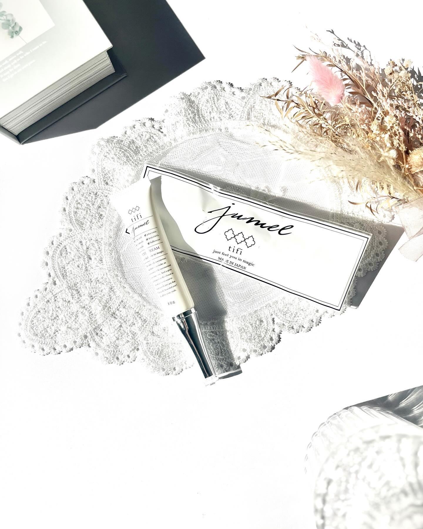 まつ毛美容液+アイクリーム？
⁡
⁡
@tifi_official
⁡
⁡
┈┈┈┈┈┈┈┈┈┈┈┈┈┈┈┈┈┈
jumel（ジュメル）
＜初回定期便価格＞
2,678円(税込)
2回目以降は2本セット9,350円(税込)
┈┈┈┈┈┈┈┈