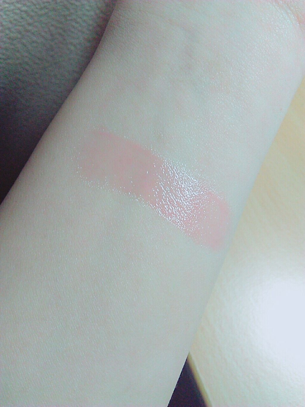 モイストピュアカラーリップ/ニベア/リップクリームを使ったクチコミ（2枚目）