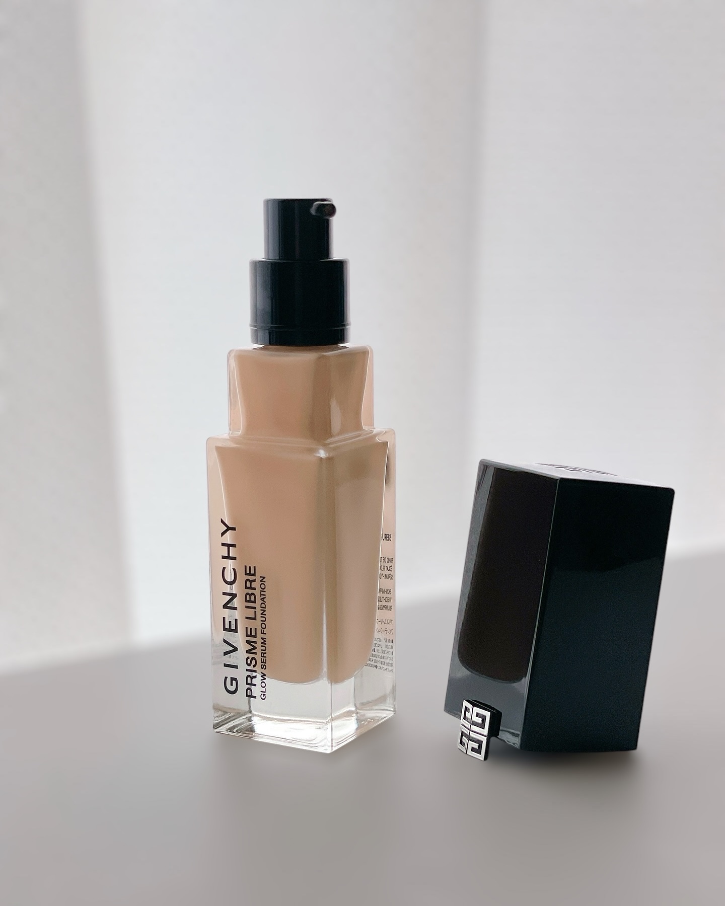 プリズム･リーブル･グロウ･セラム･ ファンデーション/GIVENCHY/リキッドファンデーションを使ったクチコミ（2枚目）