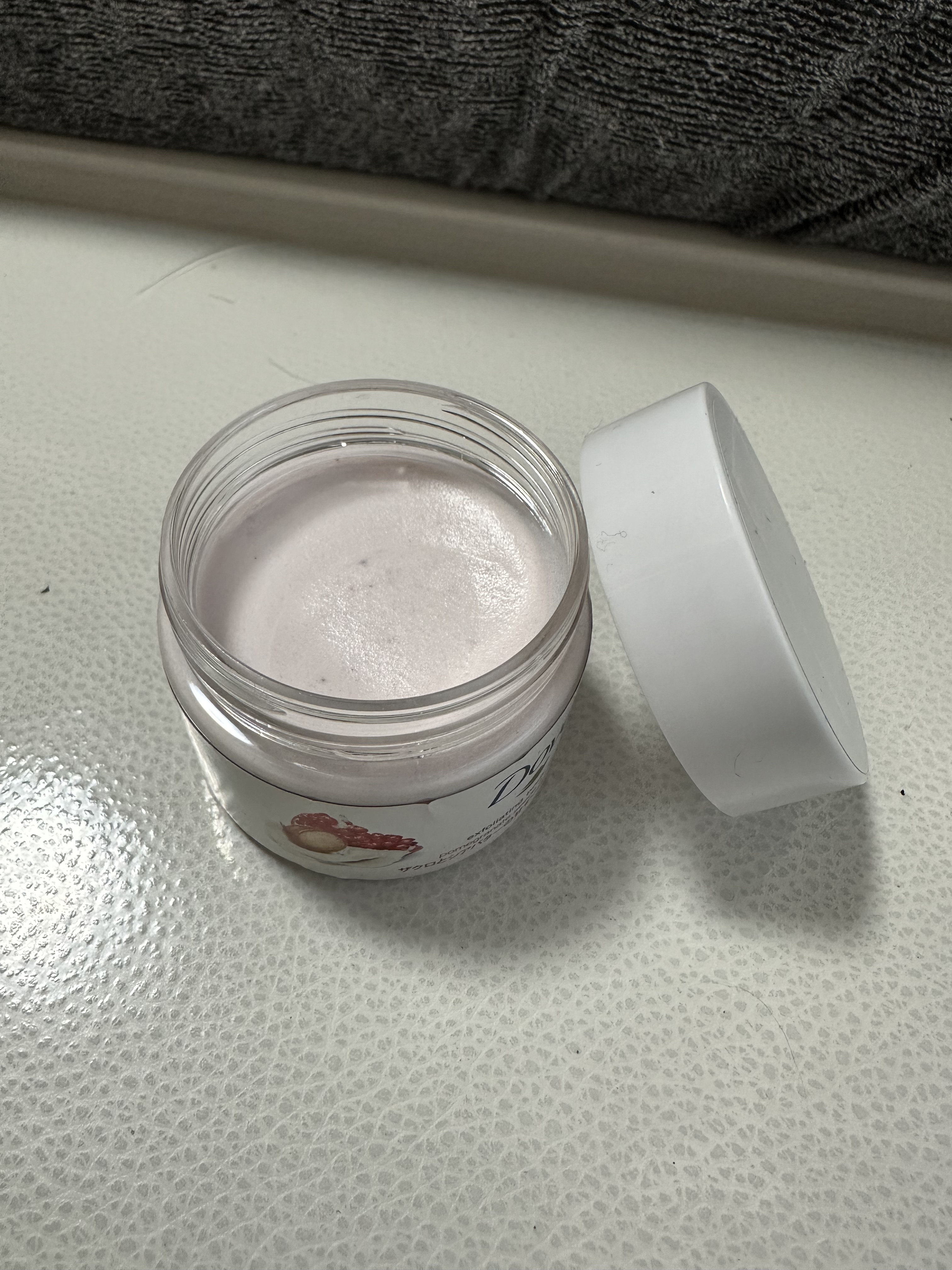 ダヴ ふわとろクリーミースクラブ ザクロ＆シアバター/ダヴ/ボディスクラブを使ったクチコミ（3枚目）