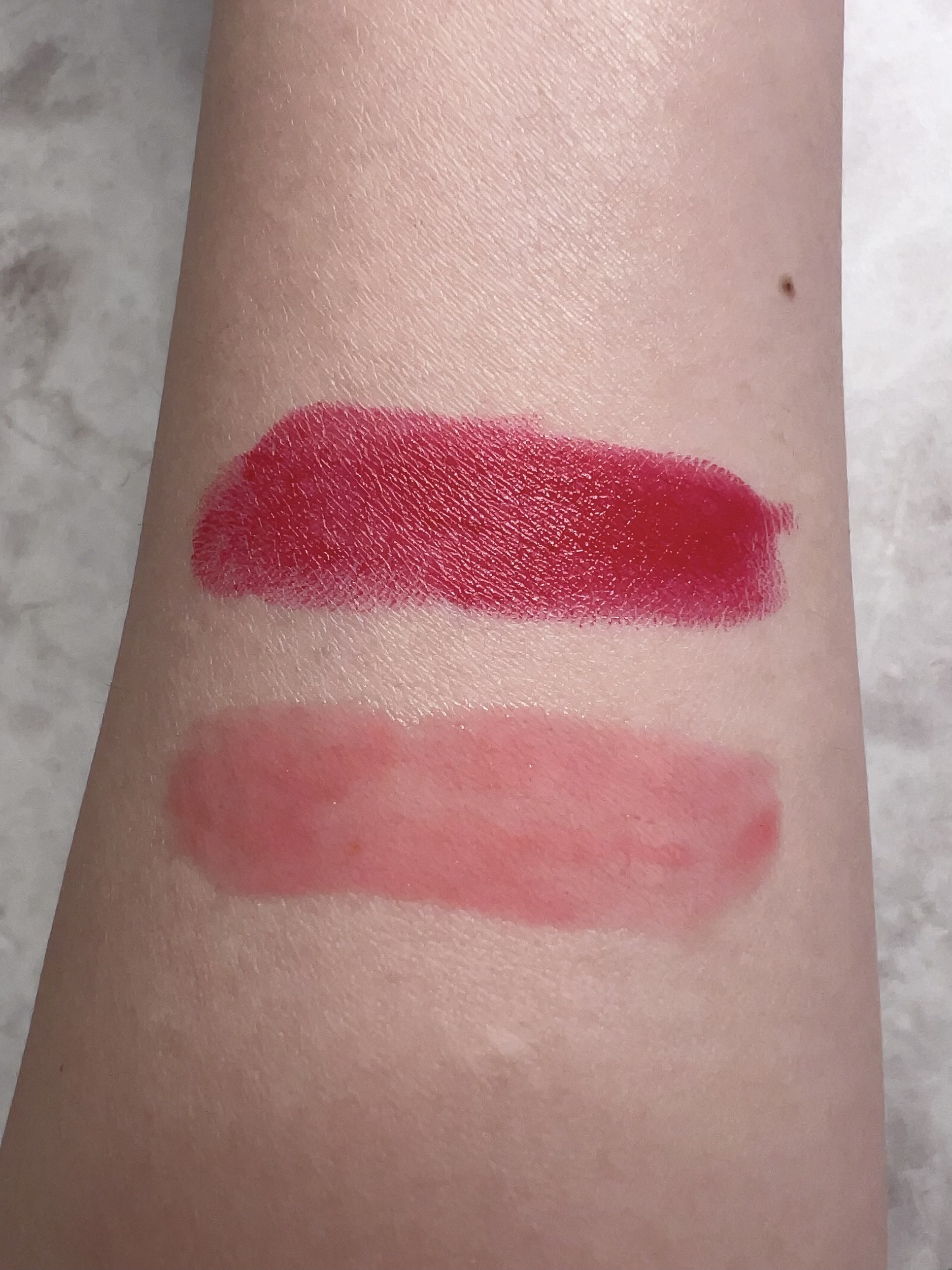 スーパー ラストラス ザ グロス 240 フェイタル アップル /REVLON/リップグロスを使ったクチコミ（2枚目）