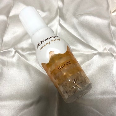 コッテリオイルでふんわり🐣Honeycéクリーミーハニー ヘアオイル

【使った商品】
Honeycé クリーミーハニー ヘアオイル

【商品の特徴】
はちみつの香りのコッテリとしたヘアオイル
ふんわりとした仕上がりになります

【使用感】
私の場合、髪の長さは肩につくくらいで、お風呂あがりに2プッシュほどつけて使用していました。

ドライヤーで乾かした後の仕上がりは、しっとりよりはふんわりとしていて、ボリューム多めの私にとっては、少しまとまらない印象でした。

ヘアセットのオイルとしては、はちみつの甘い香りも良く、コッテリとしてオイル感が出るので良いかと思います。

#ヘアオイル_ヘアミルク
#髪の毛のケア の画像 その0