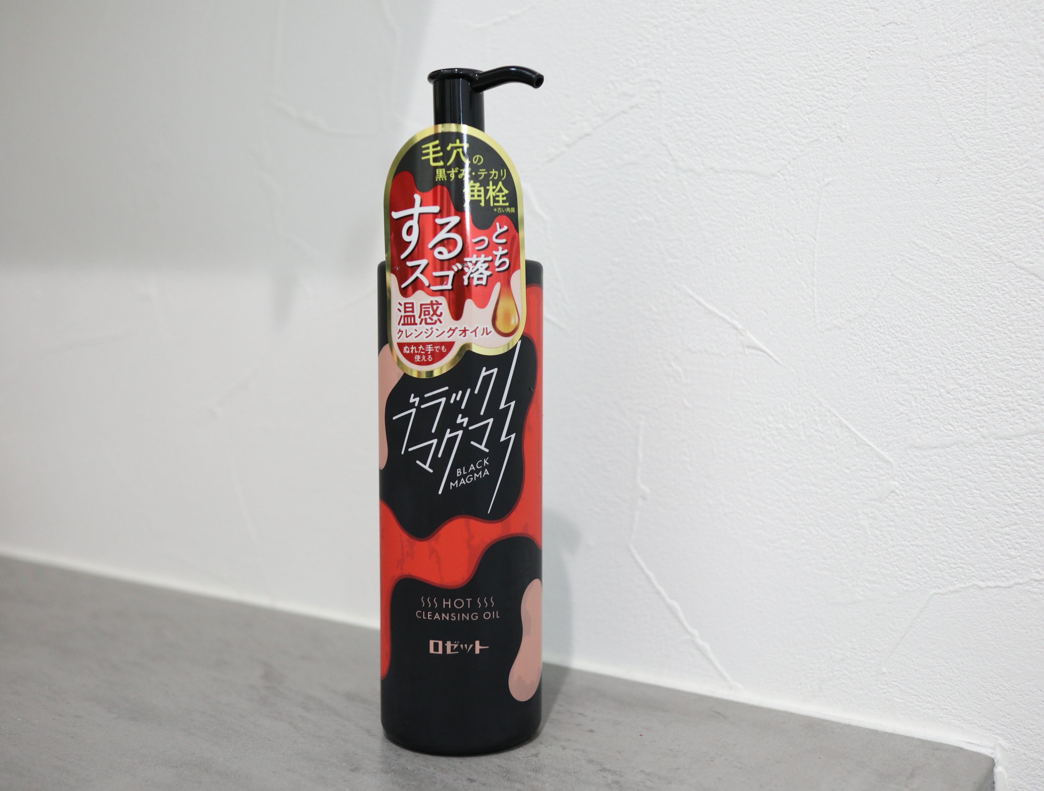 角栓するっとスゴ落ち！
メイクも毛穴の角栓もスッキリ落ちる温感クレンジングオイル

◾︎Ｗ洗顔不要
◾︎マツエクOK
◾︎ぬれた手OK

濡れた手でも使えるのは
わたし的に重要ポイント☝️

オイルなのでサラッとした感じです。
私はもっとド