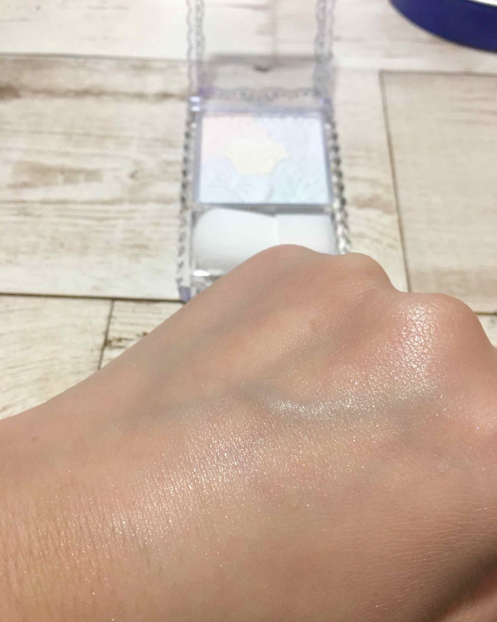 グロウフルールハイライター 03 クリスタルライト/キャンメイク/パウダーハイライトを使ったクチコミ（2枚目）