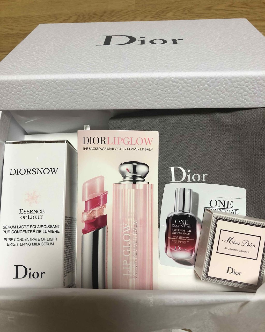 スノー エッセンス オブ ライト (医薬部外品)/Dior/美容液を使ったクチコミ(2枚目)