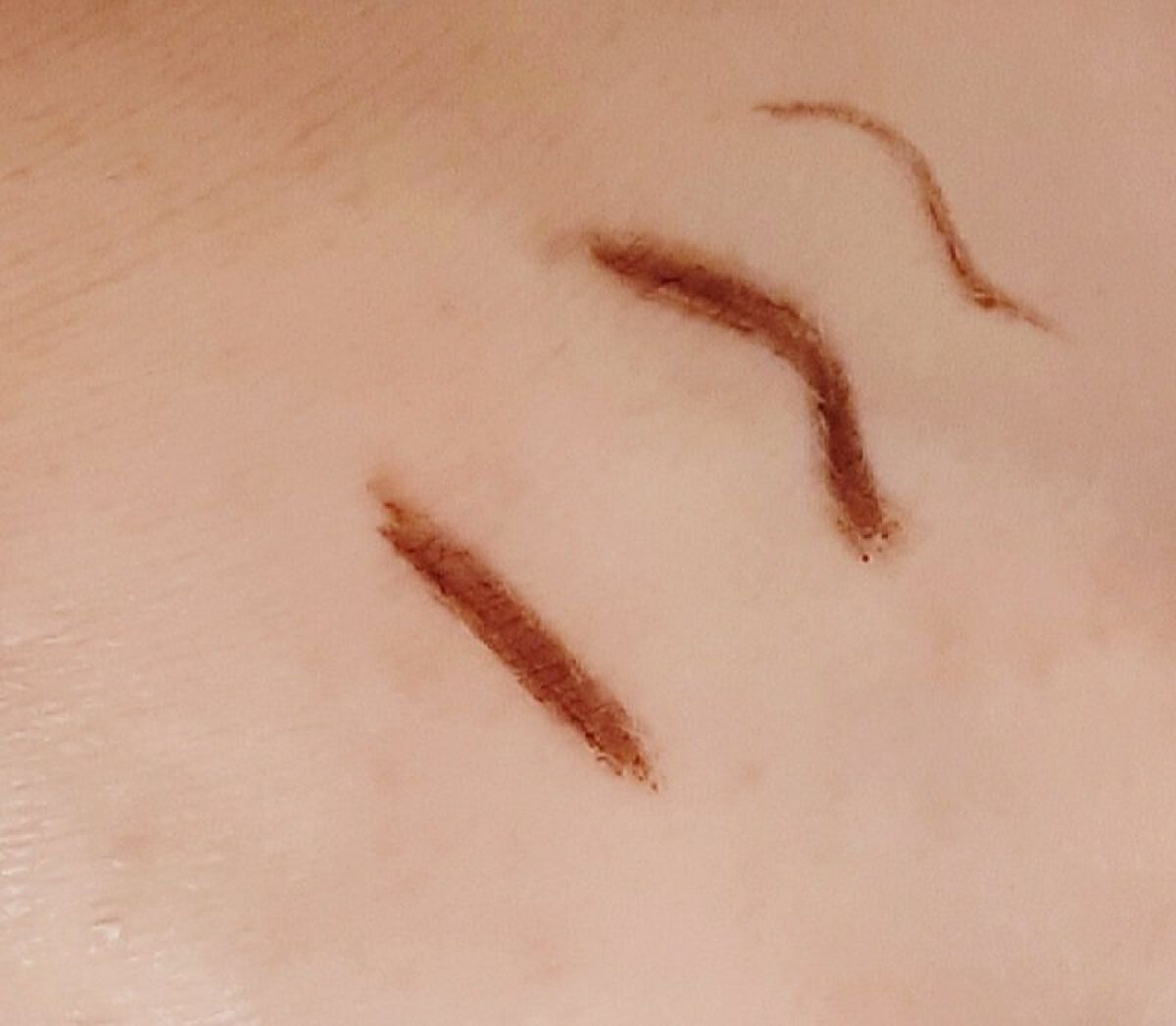 「密着アイライナー」ショート筆リキッド/デジャヴュ/リキッドアイライナーを使ったクチコミ（2枚目）