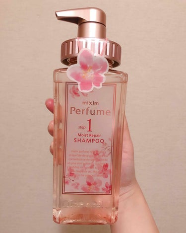 mixim Perfume ミクシムパフューム モイストリペア 限定チェリーブロッサム シャンプー＆ヘアトリートメントペアセット のクチコミ「ミクシムパフューム 
モイスト リペア
シャンプー＆トリートメント✨
期間限定 チェリーブロッ.....」（2枚目）