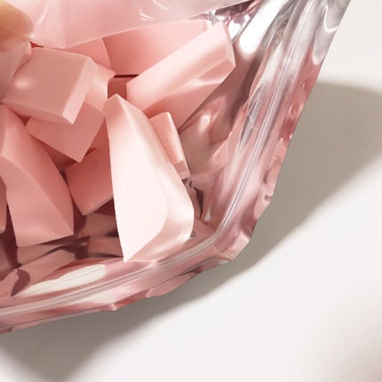 メイクアップスポンジ(バリューパック ウェッジ型 30個)/DAISO/パフ・スポンジを使ったクチコミ(2枚目)