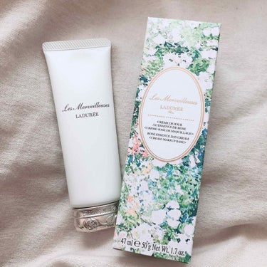 Les Merveilleuses LADUREE Paris
ローズエッセンスデイクリーム
〈日中用クリーム･化粧下地〉
SPF50 / PA+++

こちらはLIPSを通して
レ･メルヴェイユーズラ