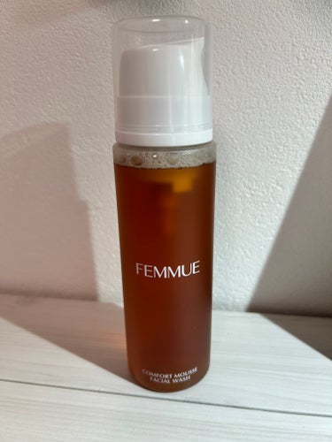 FEMMUE
コンフォート ムースウォッシュ
洗顔料
4,180円　180ml

FEMMUEの泡洗顔料。
廃盤。
今年2月29日発売の泡洗顔料のリニューアル前の商品。

低刺激な処方で不要な汚れだけを