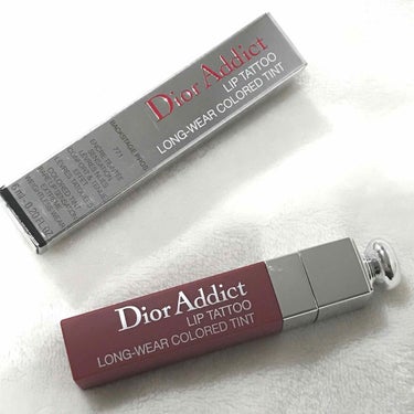 Ｄｉｏｒのアディクトリップティント(771)を購入。
これだけだとマットな感じが楽しめます。
少しラメが入っています。
色はピンク寄りの赤をイメージして頂けるといい感じです。
※マキシマイザーと一緒に使