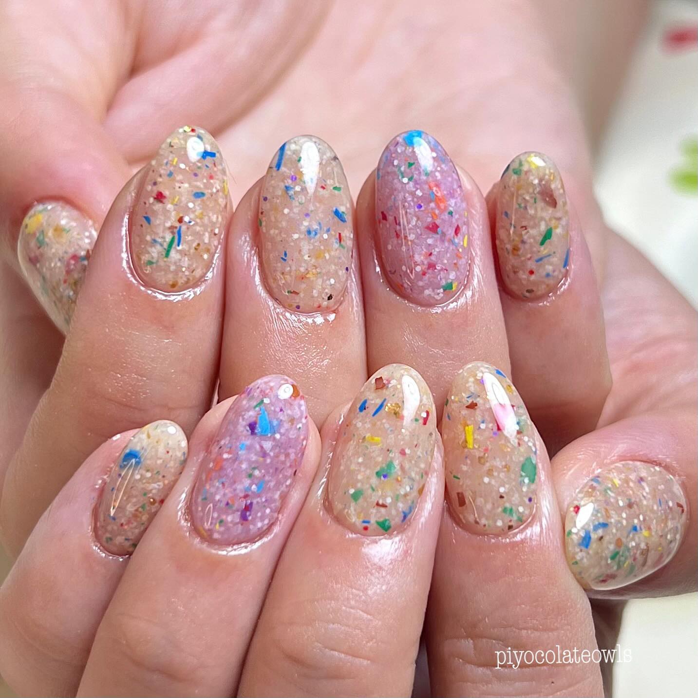 塗るだけで可愛いやつ。
使用カラーは
G72とG76

@bevlah_official  さんより頂戴した
Tricotaje、トリコタージュをご紹介！

このカラフルの破片のようなフレークがめちゃくちゃ可愛い。

リールでもご紹介してい