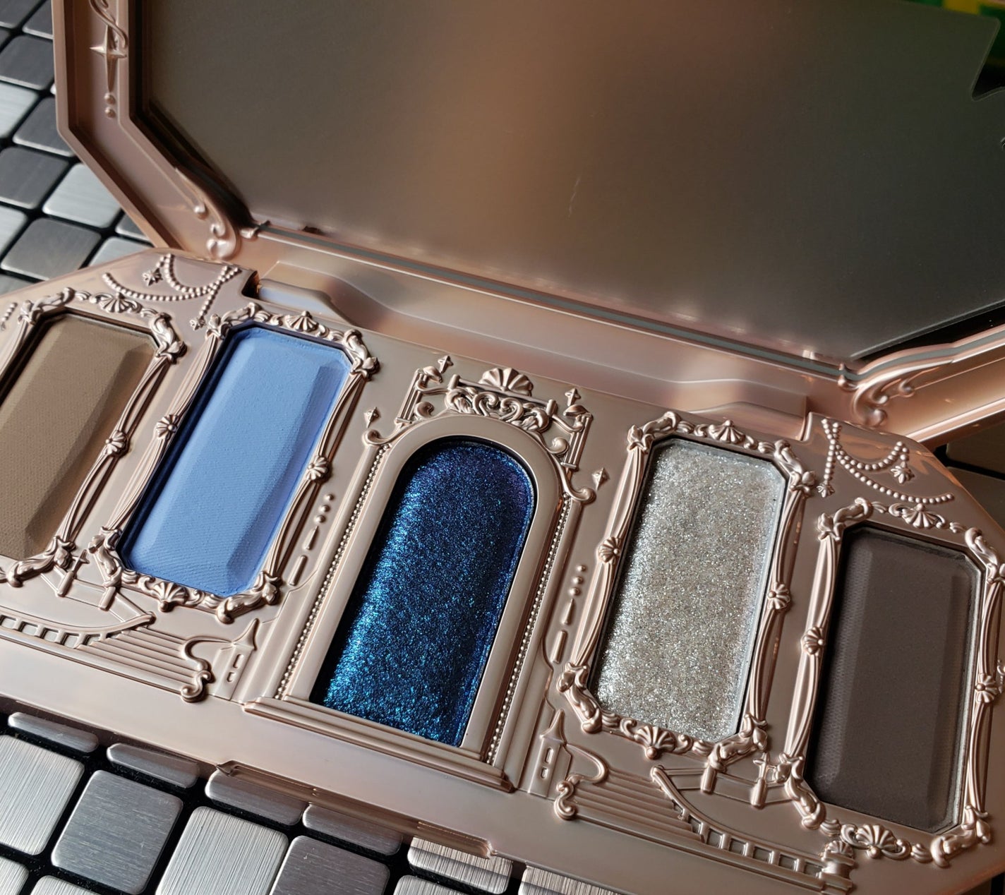 月光人魚シリーズ ジュエリーアイズ/FlowerKnows/アイシャドウパレットを使ったクチコミ(4枚目)