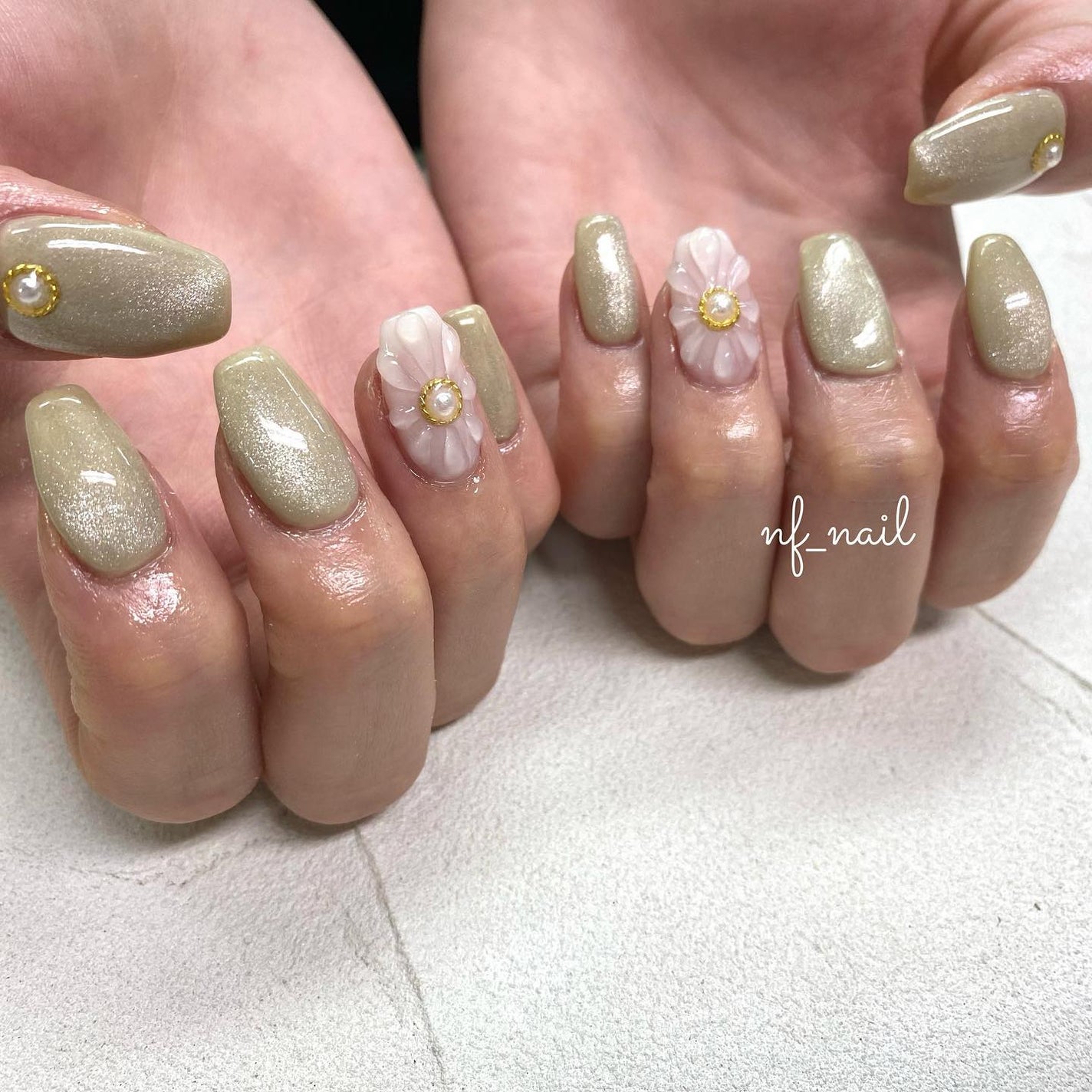 Natsumi◎nailist on LIPS 「magnet.ぷっくりフラワー💚.#ネイル#ネイルデザイン..」(2枚目)