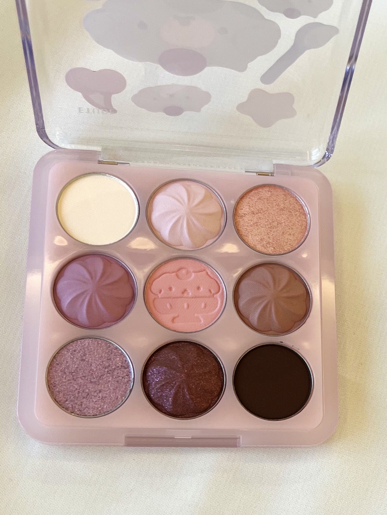 プレイカラーアイズ　ホイッピングクラウドコレクション/ETUDE/アイシャドウパレットを使ったクチコミ（2枚目）