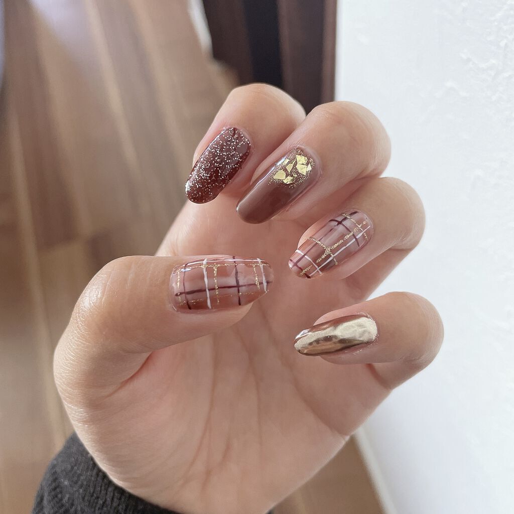 
セルフジェルネイルに最近ハマり初めてやってるよ。

超初心者です、初めて1ヶ月ちょい。
でも2週間欠けたり剥がれたりしなくなりました。
育児家事してるから、水仕事とか爪を酷使すること多いんだけど
それでも2週間は持ちます。

何故かという