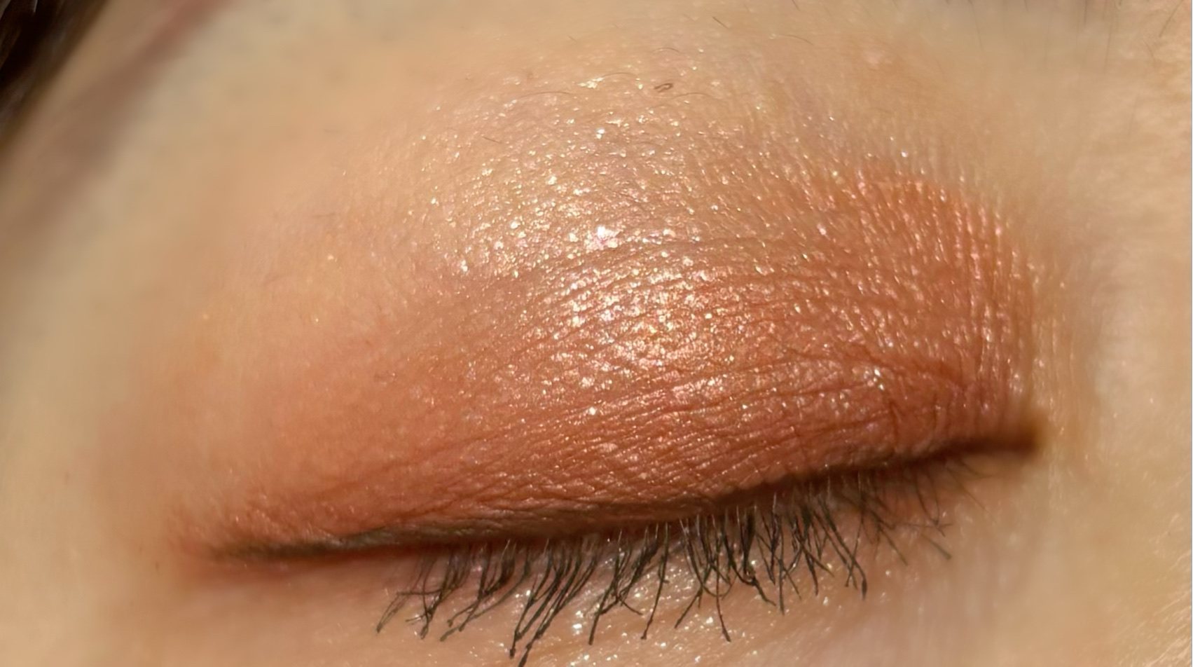 リュクスアイシャドウ L16 サンストーン(限定パッケージ)/BOBBI BROWN/単色アイシャドウを使ったクチコミ（3枚目）