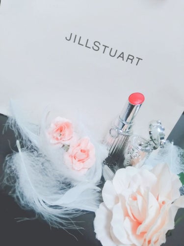 今回紹介するのは  


«  JILLSTUART  リップブロッサム  ベルベット  »

の  03  です ⸜❤︎⸝‍

たまたまJILLに行ったときに可愛くて衝動買いしちゃいました (⑉･ ･