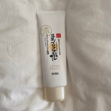 3回目のリピ！

私はお仕事とちょっとそこらへ行く日のメイクに使っています。SPF43 PA+++ と高すぎないのがお気に入り。ピュアレチノールが配合されていることと、紫外線吸収剤が使用されていないこと