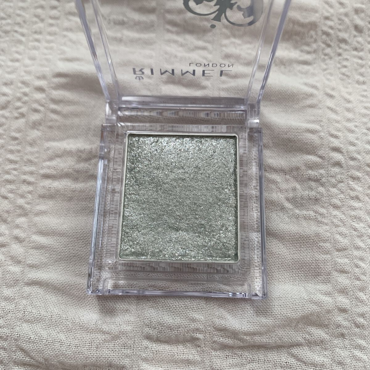 プリズム パウダーアイカラー 019 クリスタルシルバー/リンメル ロンドン/単色アイシャドウを使ったクチコミ（2枚目）
