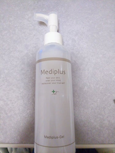 今回は、LIPSを通じてメディプラスさんから『メディプラスゲル』をいただいたので、レビューしていきたいと思います。

まずこちらは、化粧水・乳液・美容液・クリームの役割が1つになったオールインワンジェル
