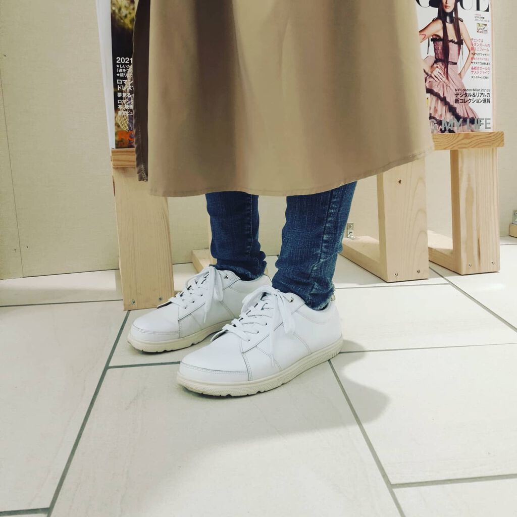 あたりちゃん♥️フォロバ&イイネ返し on LIPS 「【レザースニーカーBM】スニーカーは光沢感のある上質なレザー革..」(3枚目)