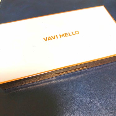 VAVI MELLO  バレンタインボックス
ブラウンベースの方

ちょっとお値段がするのでなかなか手を出せなかったお品。
でも全部使える色。
捨て色一つぐらい出るだろなぁとか思っていたけどない。
個人