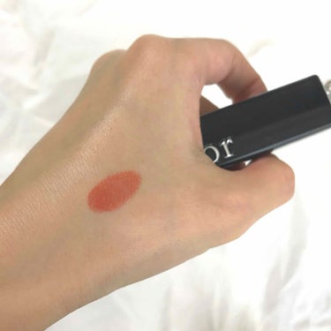 これはイエベ秋の方に超オススメしたいリップ💄色味は524のクーリスタ。

ずっと使ってたRMKのリップがなぜか壊れて、持っているKATEのリップはちょっと色が深くて夏っぽくないなーと思っていたところ、デ