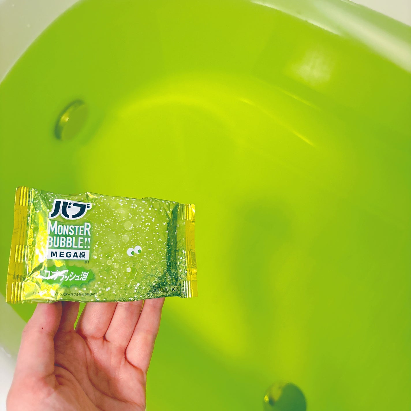バブ モンスターバブルMEGA級 スプラッシュ泡 シトラススパークの香り/バブ/炭酸系入浴剤を使ったクチコミ(3枚目)