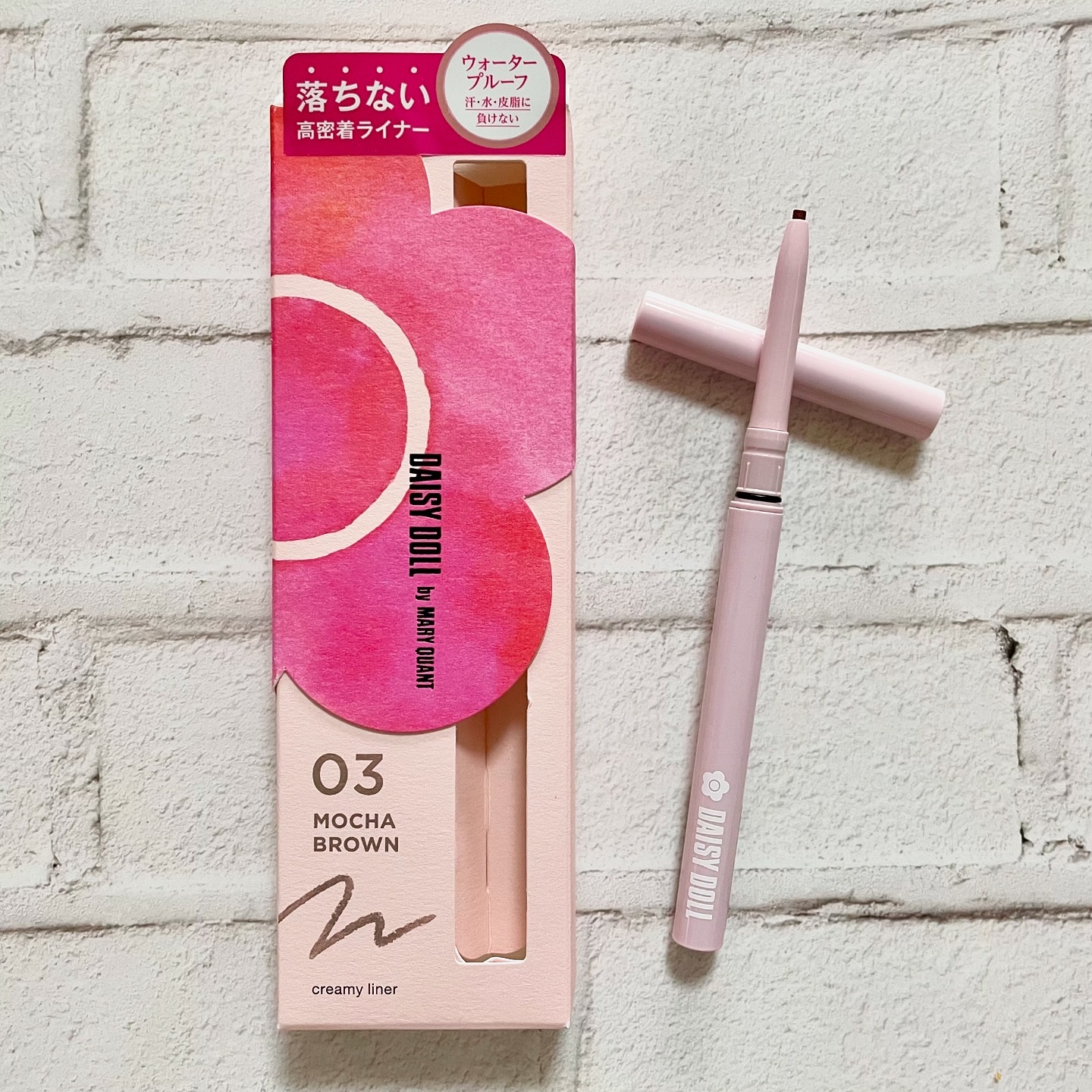 デイジードール クリーミーライナー 02 シアーブラック 〈ラメタイプ〉/DAISY DOLL by MARY QUANT/ペンシルアイライナーを使ったクチコミ（3枚目）